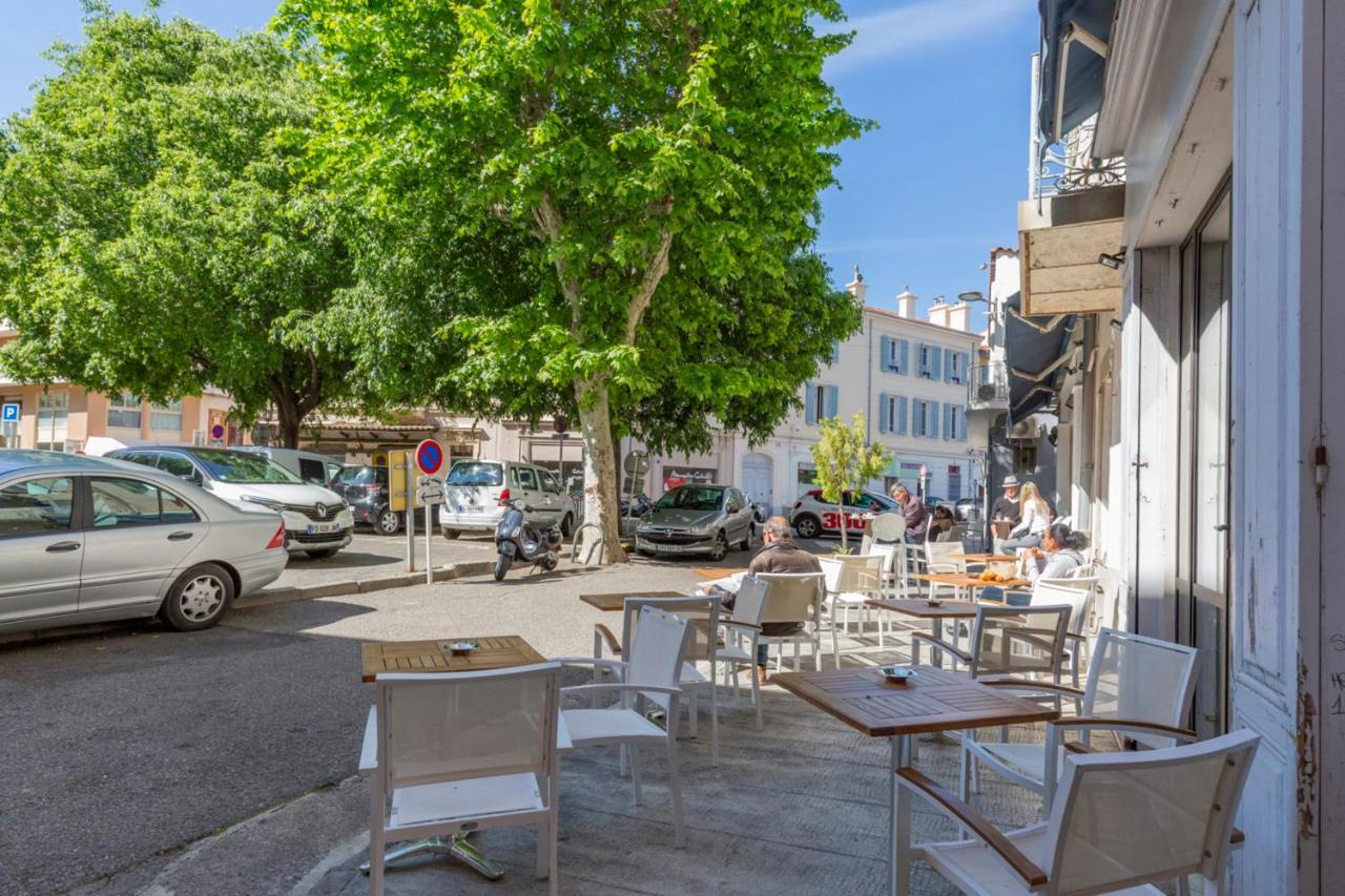 Place Amiral Barnaud Antibes Kültér fotó